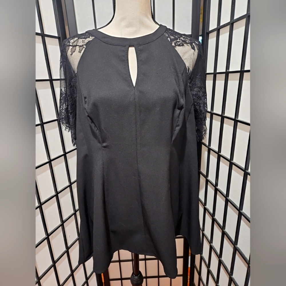 Women's TORRID Size 1 (14/16) Black  & Lace Keyhole Dress Blouse